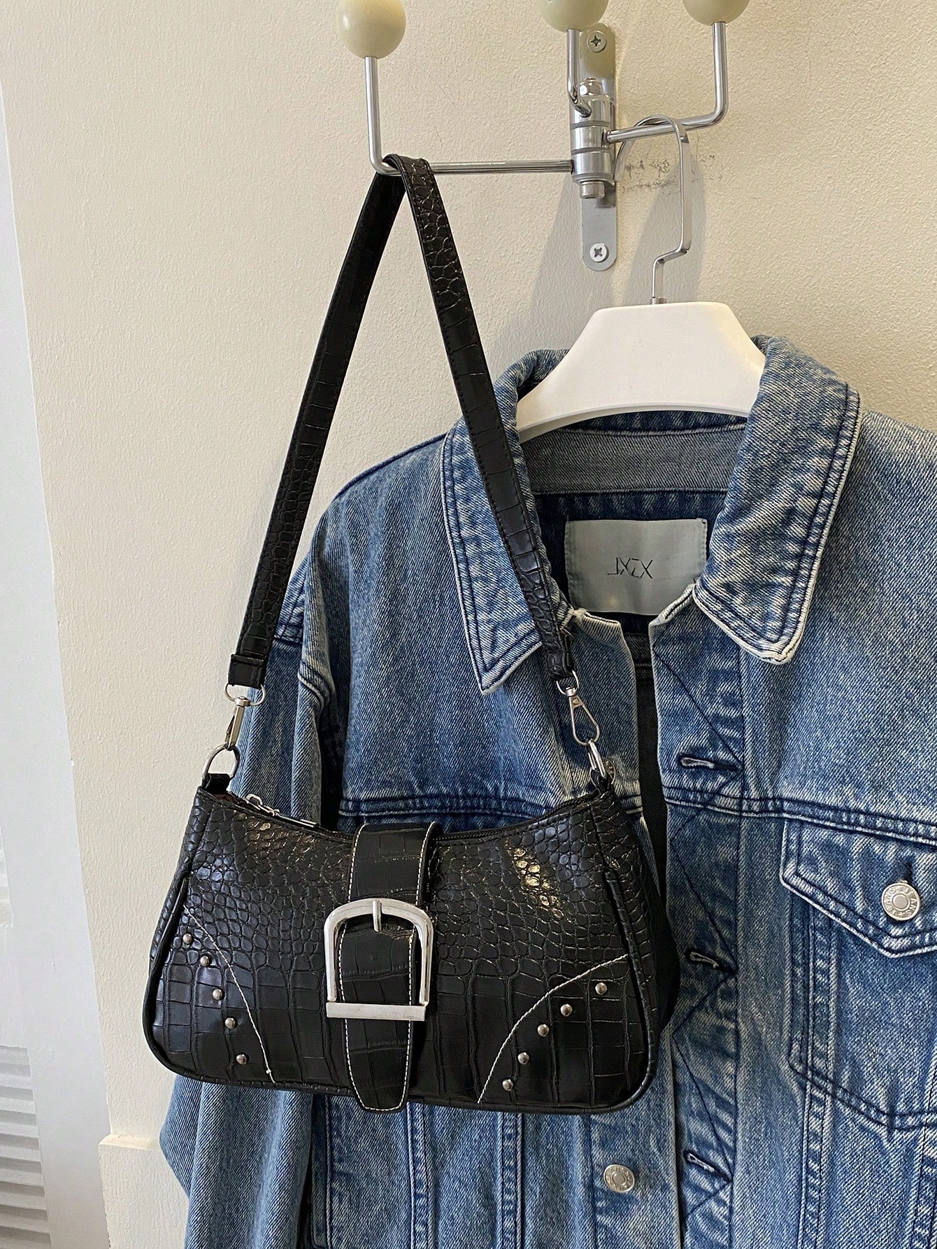 Легкая деловая повседневная сумка-хобо в стиле панк с тиснением под крокодила коричневого цвета с шипами из искусственной кожи для девочек-подростков, черный