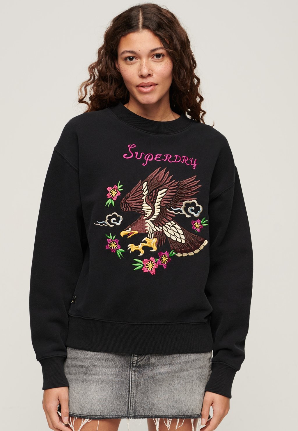 

Толстовка SUIKA EMBROIDERED LOOSE Superdry, черный