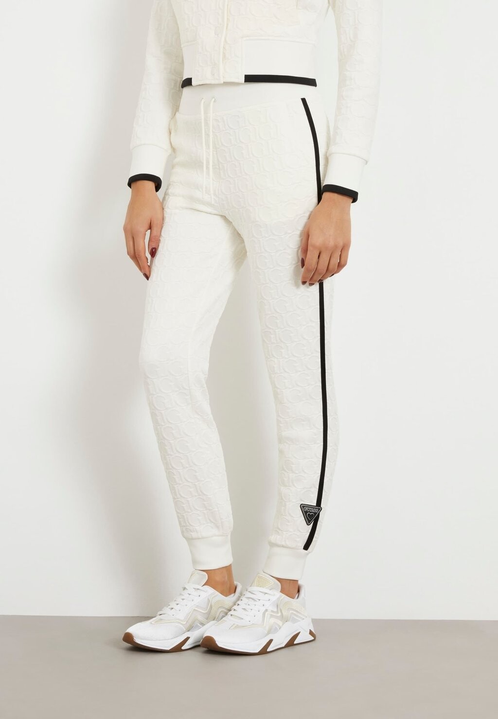 

Спортивные брюки Jogging-Prägelogo Guess, цвет weiß