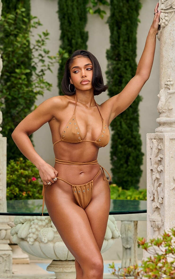 

PrettyLittleThing Светло-коричневый бикини-топ с треугольными чашками и серебряной окантовкой