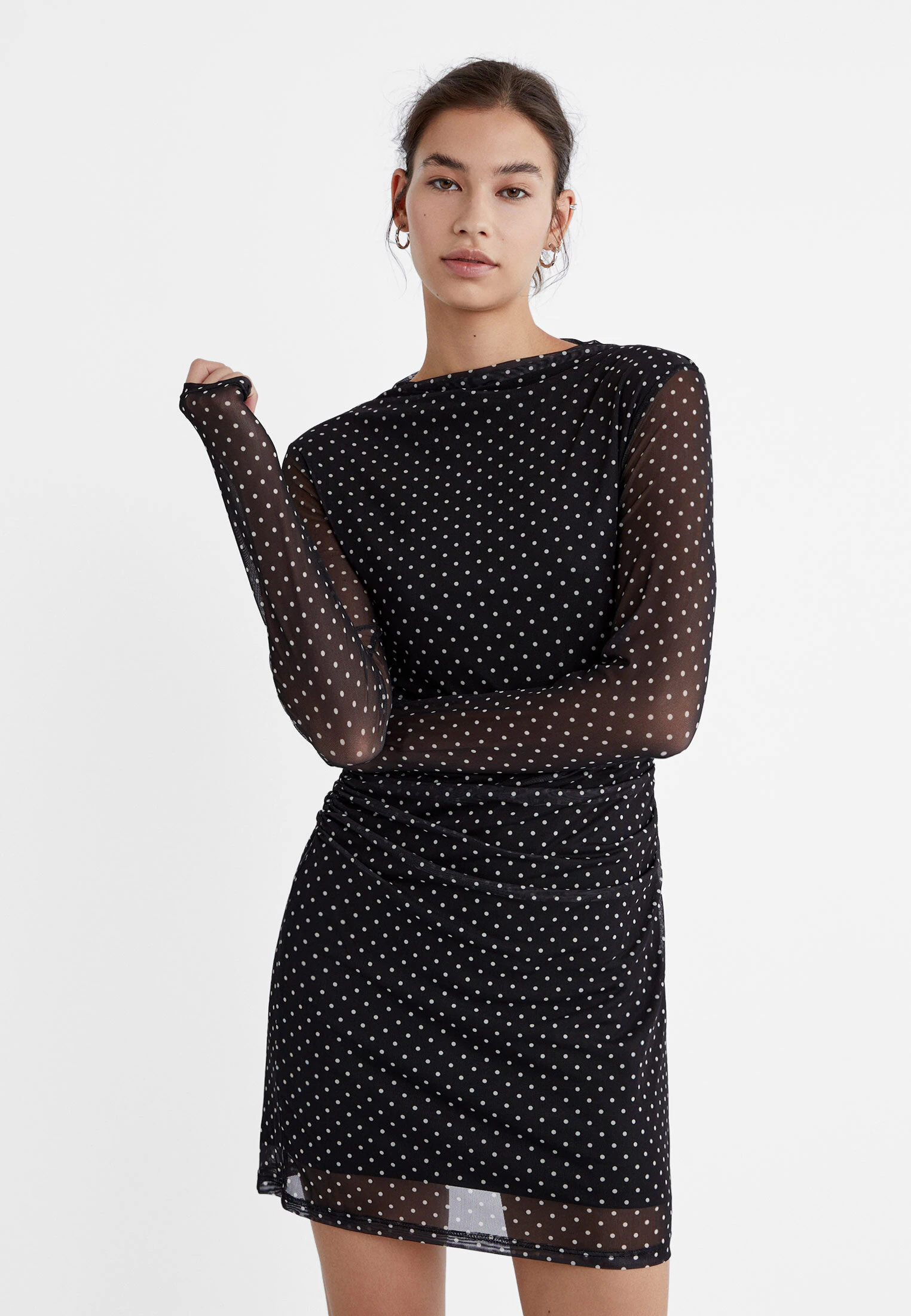 

Короткое платье из тюля в горошек Stradivarius, черный