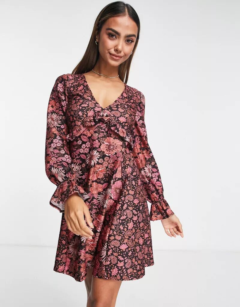 

Платье Miss Selfridge с V-образным вырезом и комбинированным принтом с оборками