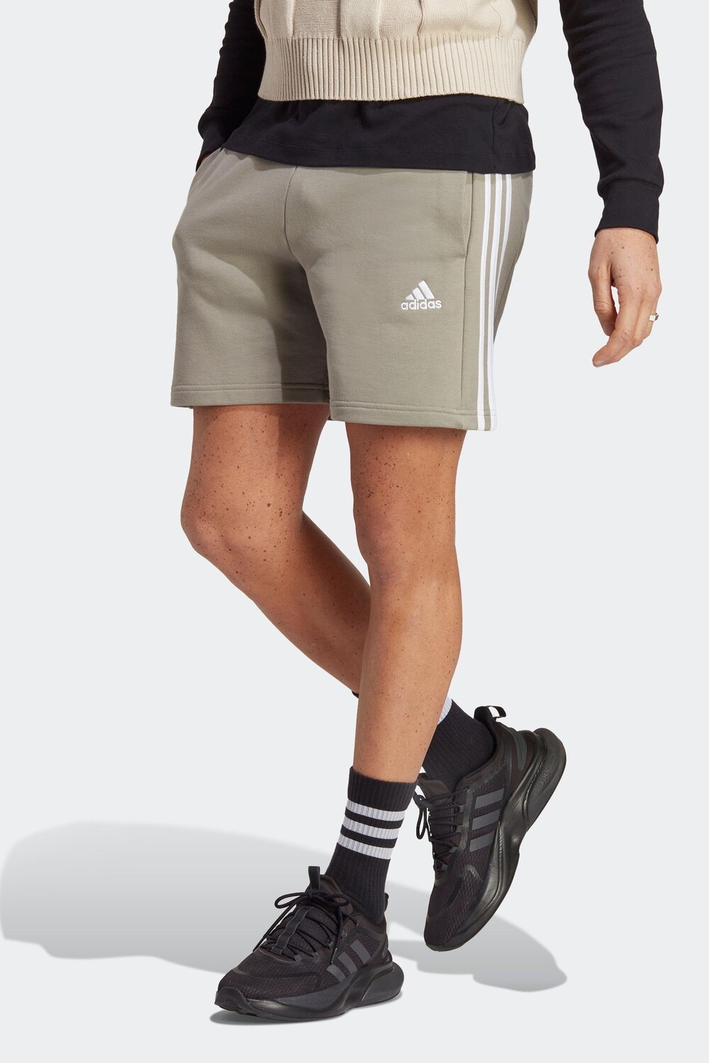 

Шорты Sportswear Essentials из ткани с петлями и тремя полосками adidas, зеленый