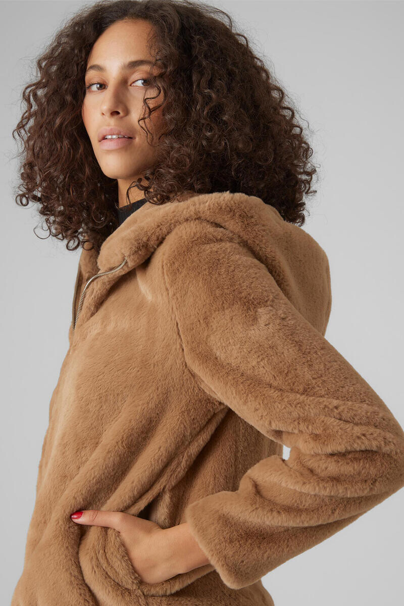 

Жакет с меховым эффектом Vero Moda, коричневый