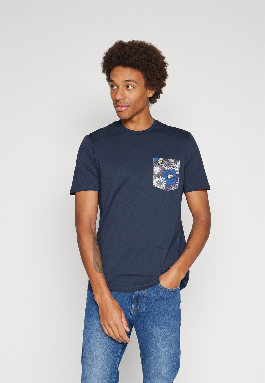 

футболка с принтом Floral Print Pocket Lyle & Scott, цвет dark navy