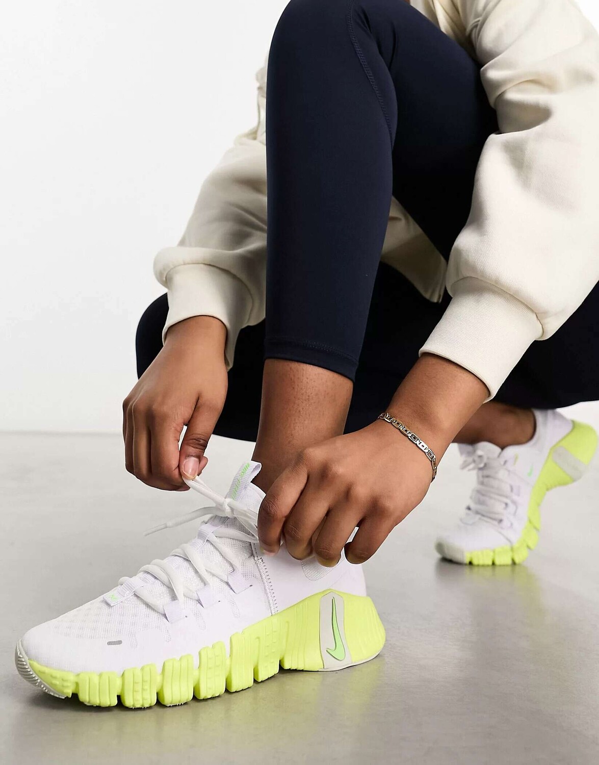 

Бело-лаймовые кроссовки Nike Free Metcon 5