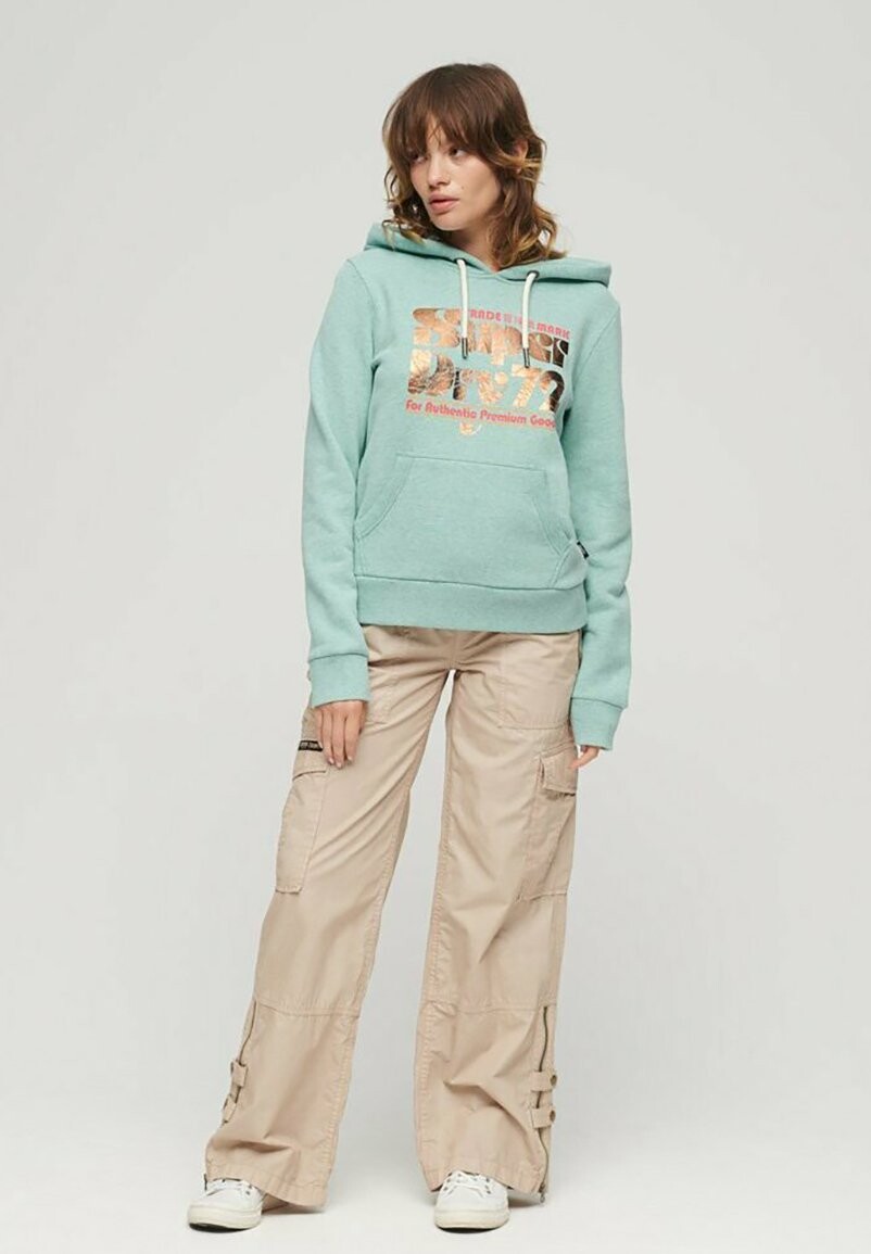 

Толстовка Superdry RETRO FONT GRAPHIC, цвет sagegreenmarl