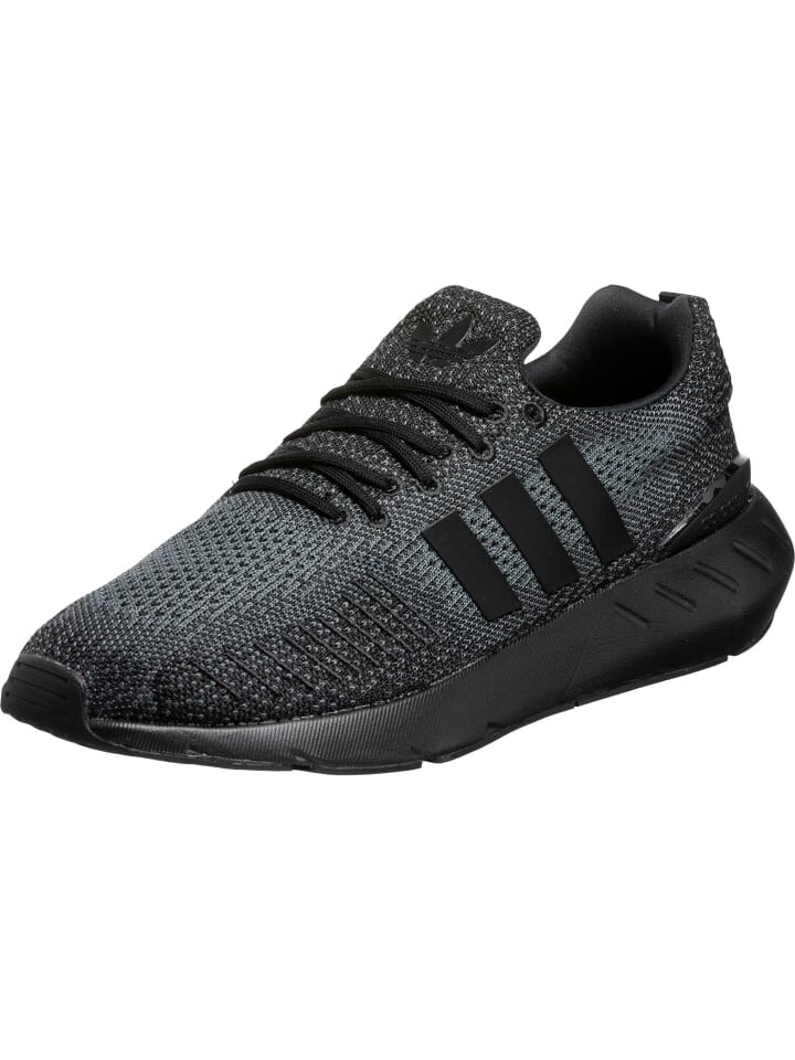 

Кроссовки на шнуровке adidas, цвет core black