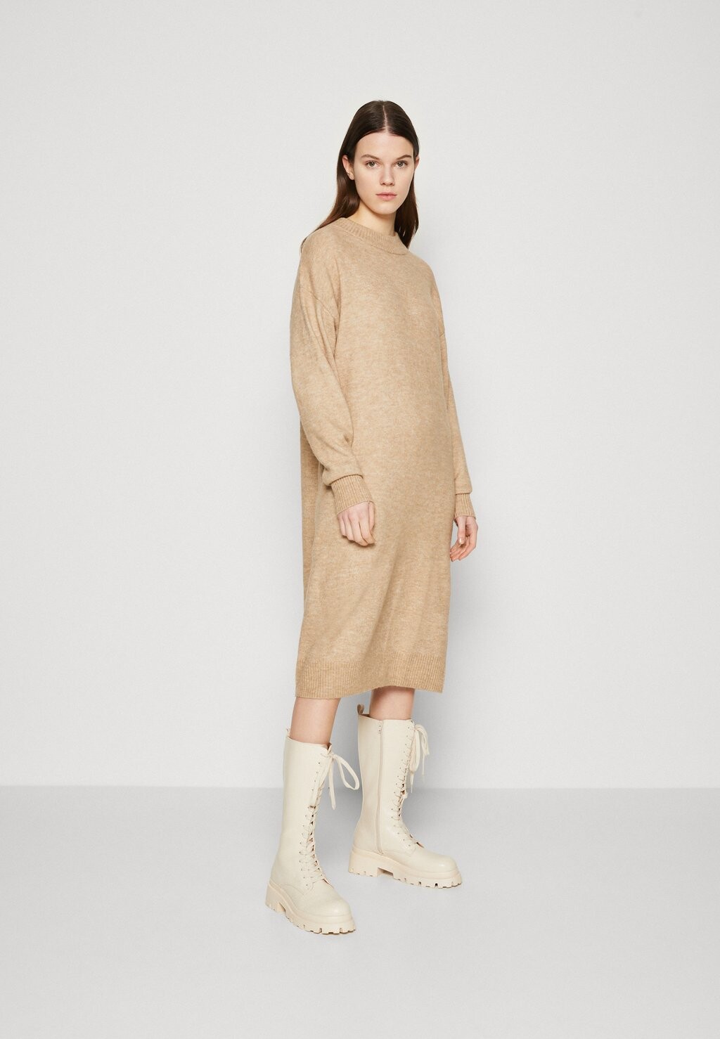 

Трикотажное платье Monki