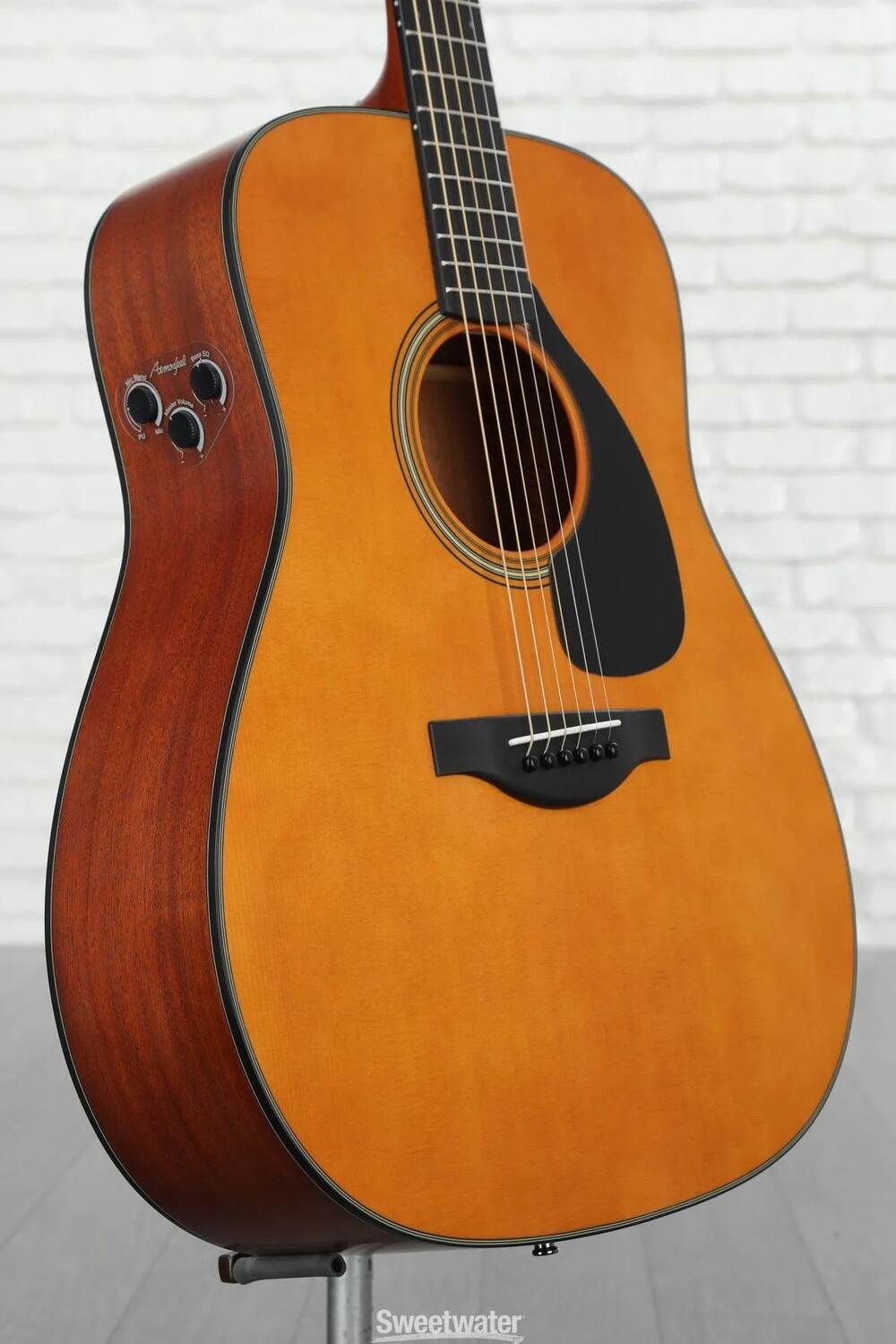 

Yamaha Red Label FGX3 — натуральный