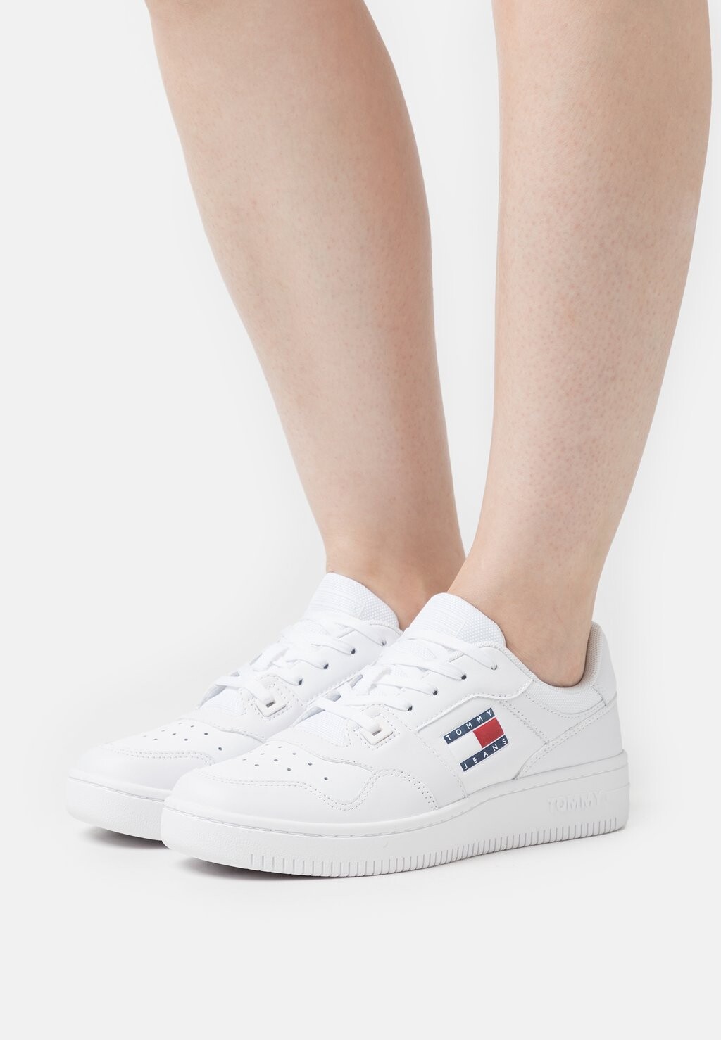 

Низкие кеды TJW RETRO BASKET ESS Tommy Jeans, белый