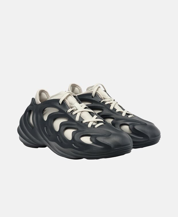 

Кроссовки adidas, черный