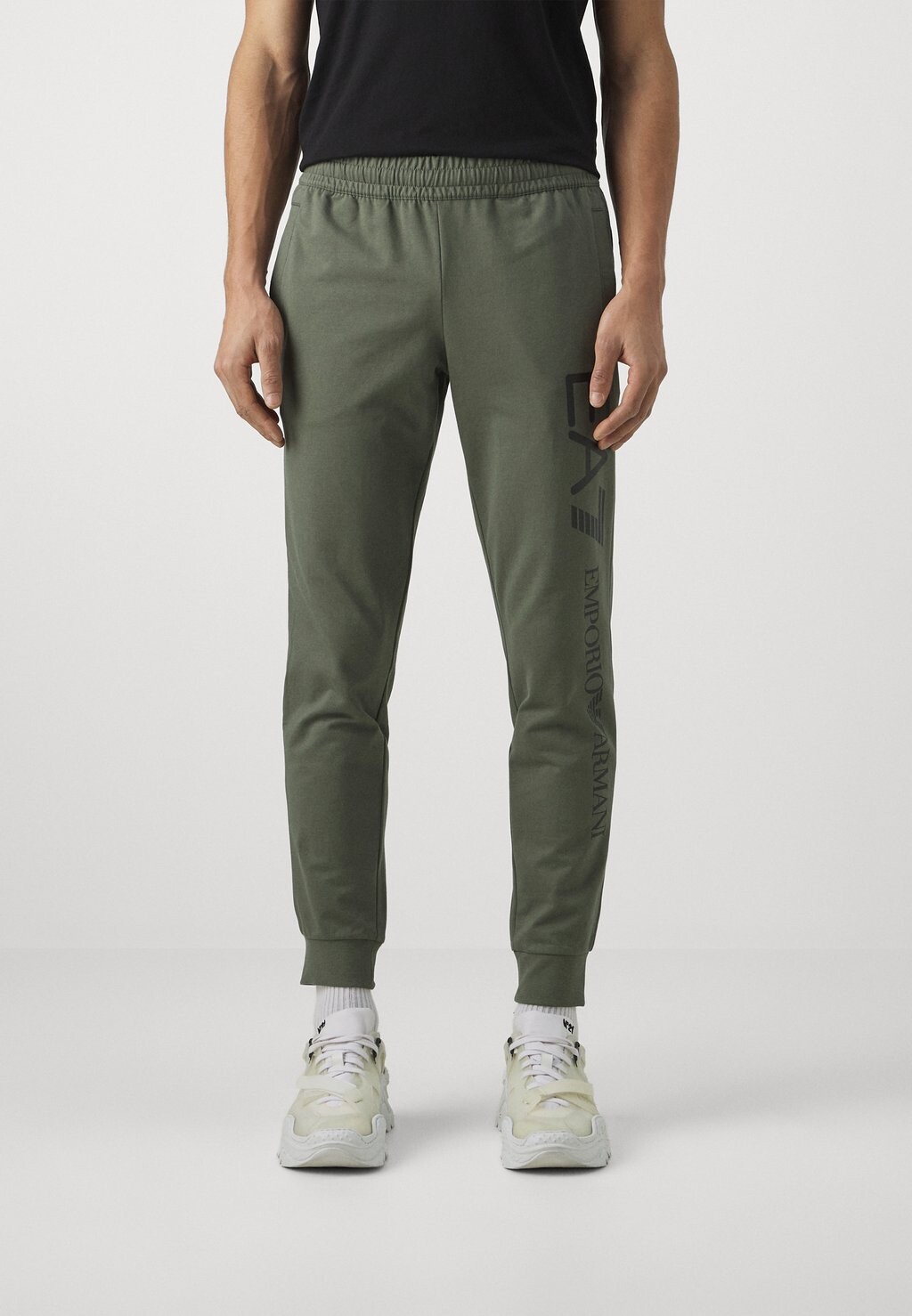 

Тренировочные брюки EA7 Emporio Armani, зеленый