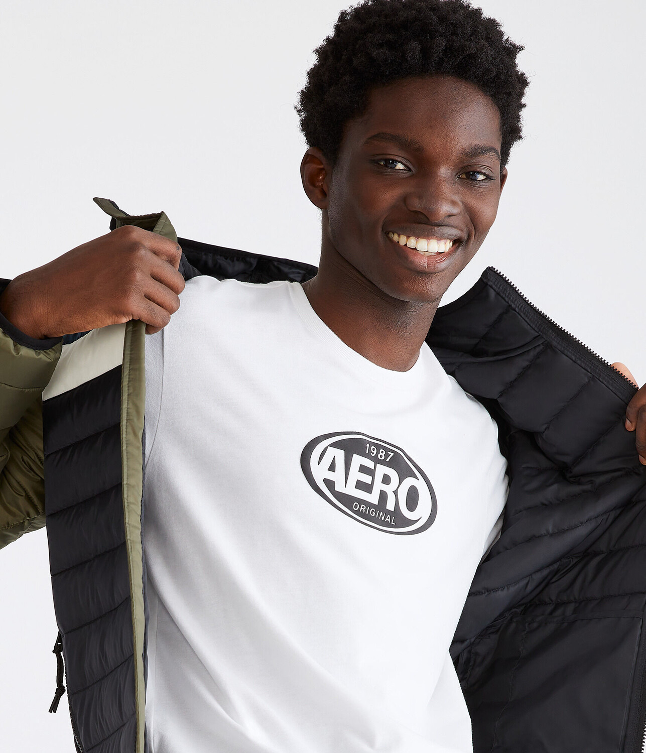 

Футболка с овальным логотипом Aero и графическим рисунком Aeropostale, белый
