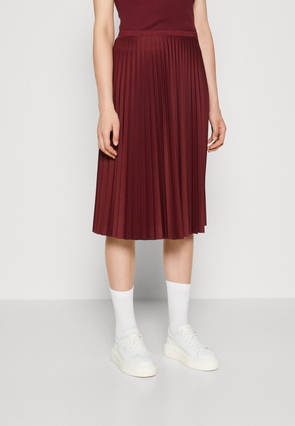 

Расклешенная юбка Lacoste