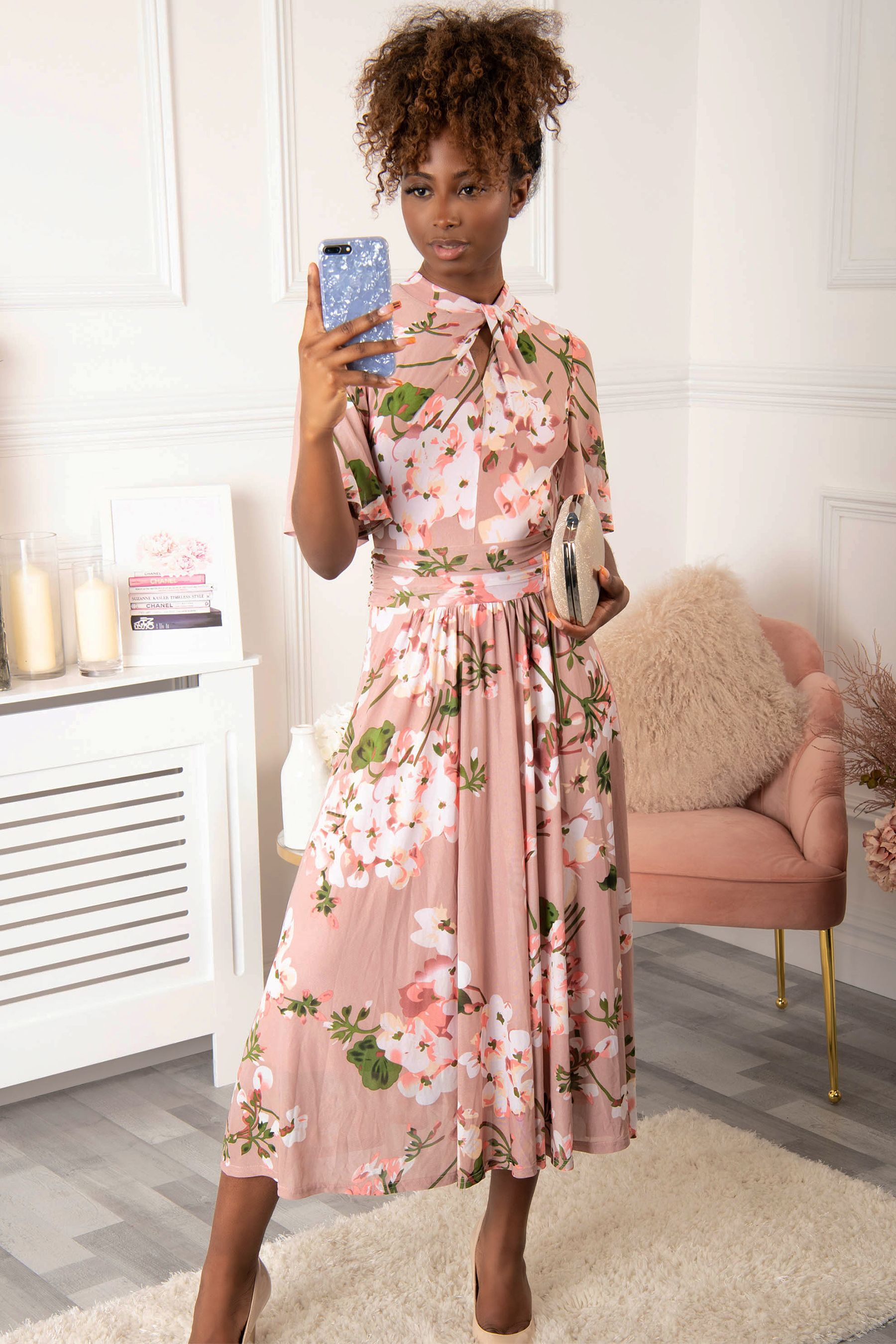 цена Розовое длинное сетчатое платье с высоким вырезом Tina Jolie Moi, розовый