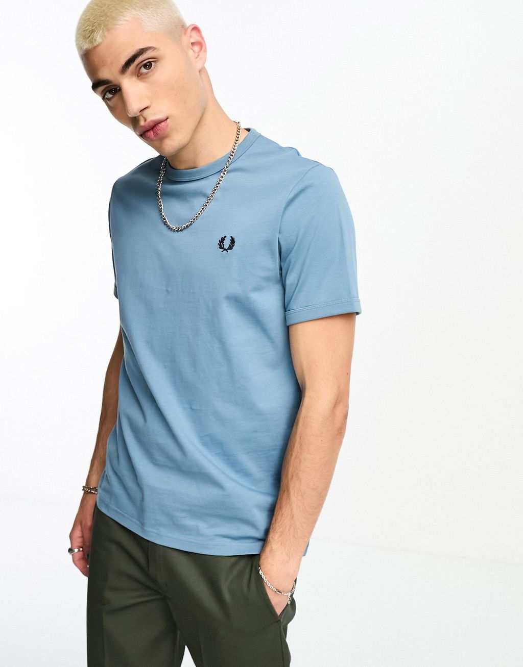 

Пепельно-синяя футболка Fred Perry Ringer