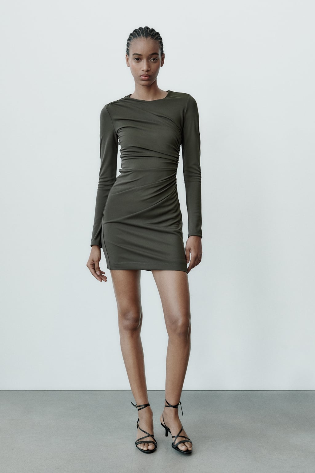 

Короткое платье с драпировкой ZARA, хаки