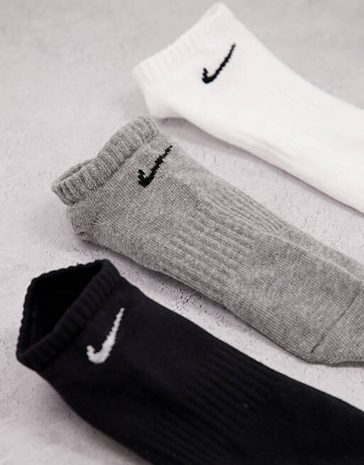 

Набор из трех разноцветных спортивных носков унисекс Nike Training
