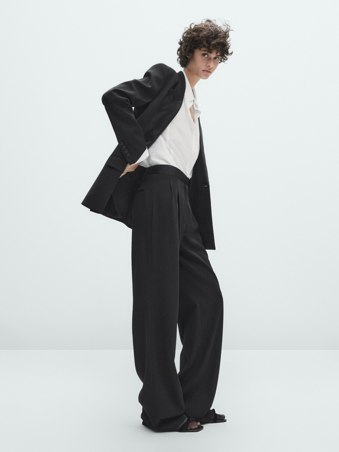 

Костюмные брюки с атласным поясом Massimo Dutti, черный