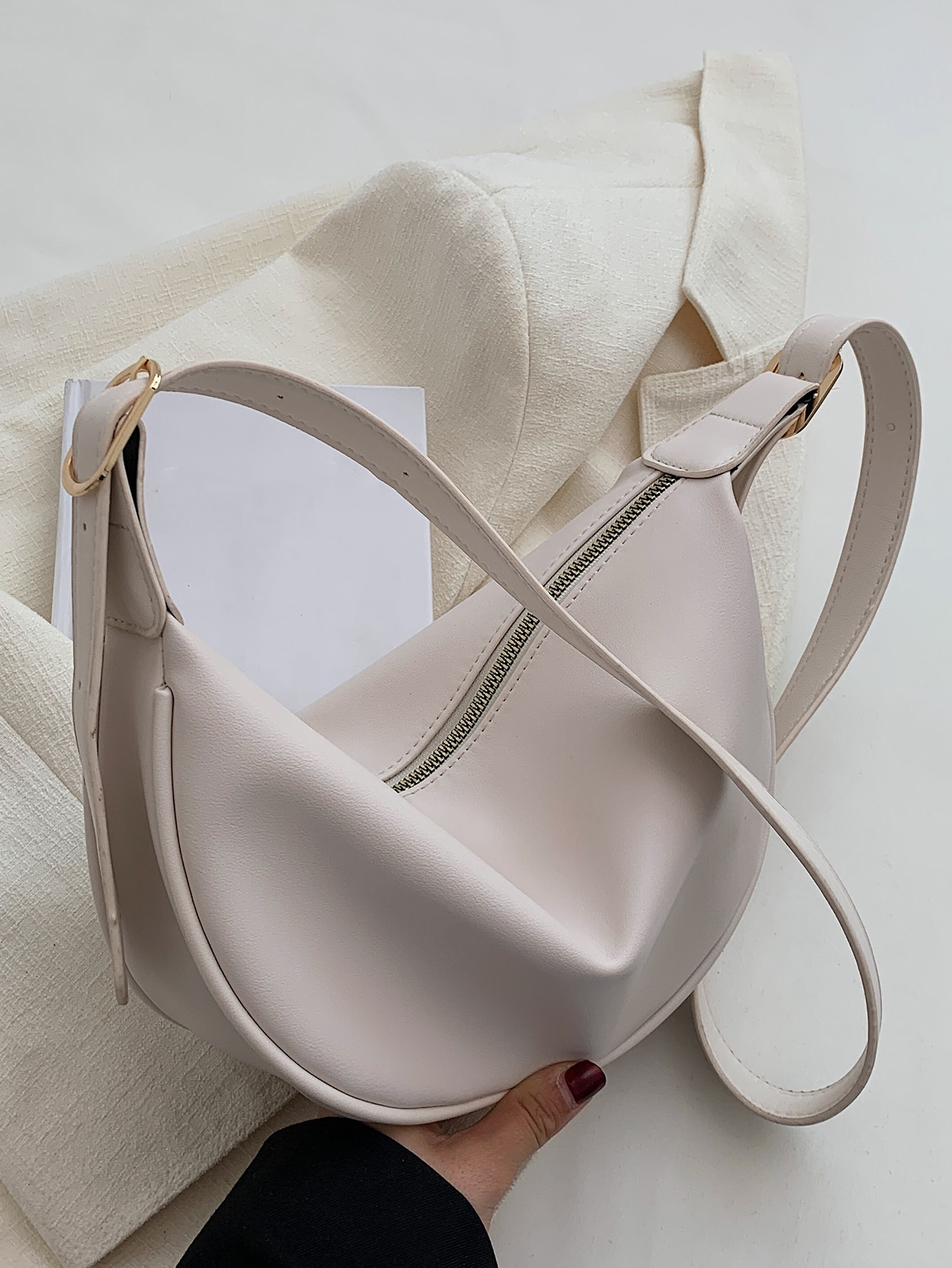 Минималистичная сумка-хобо, бежевый минималистичная сумка хобо бежевый