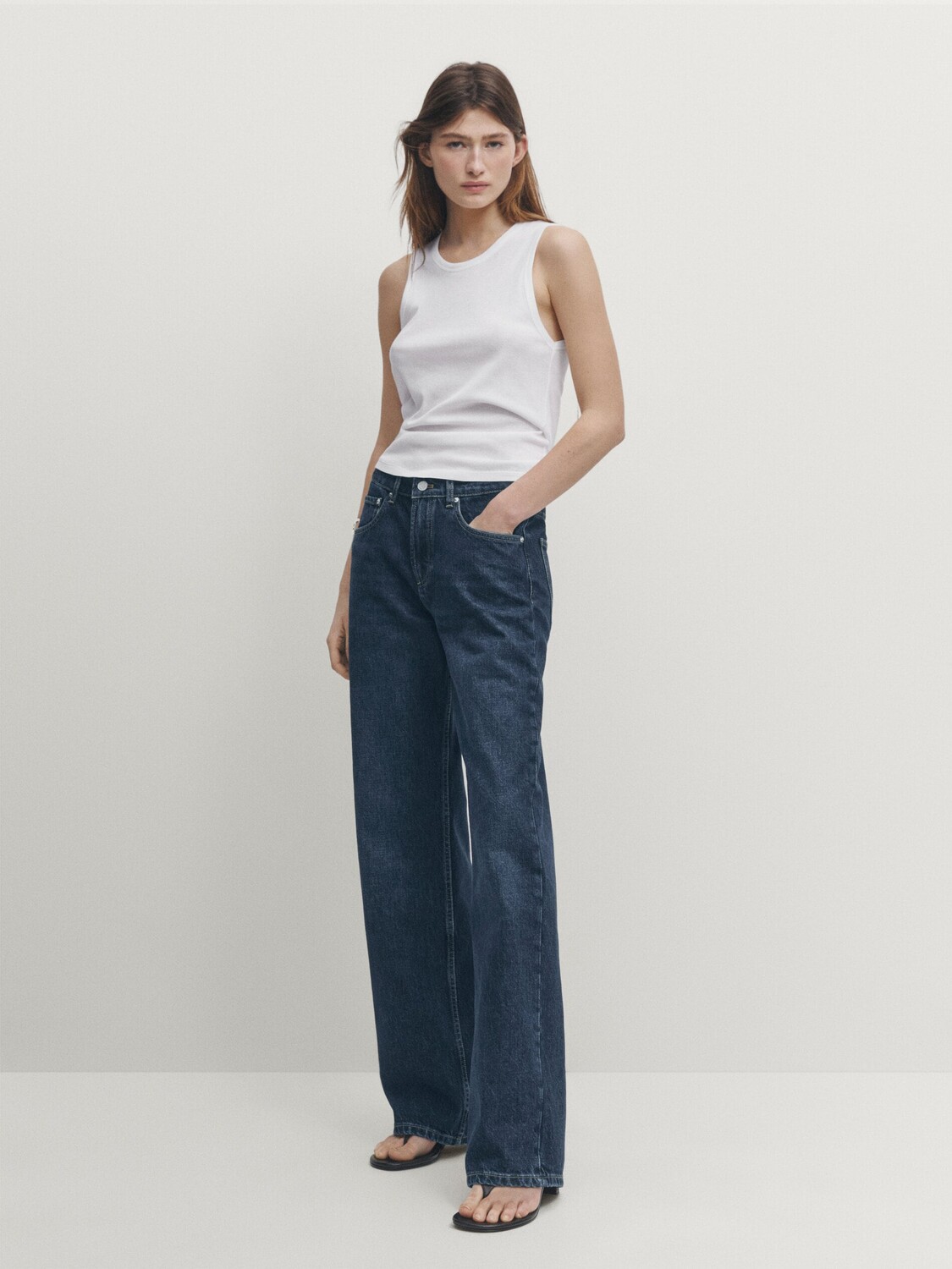 

Топ без рукавов с бретельками и ребристой деталью. Massimo Dutti, белый