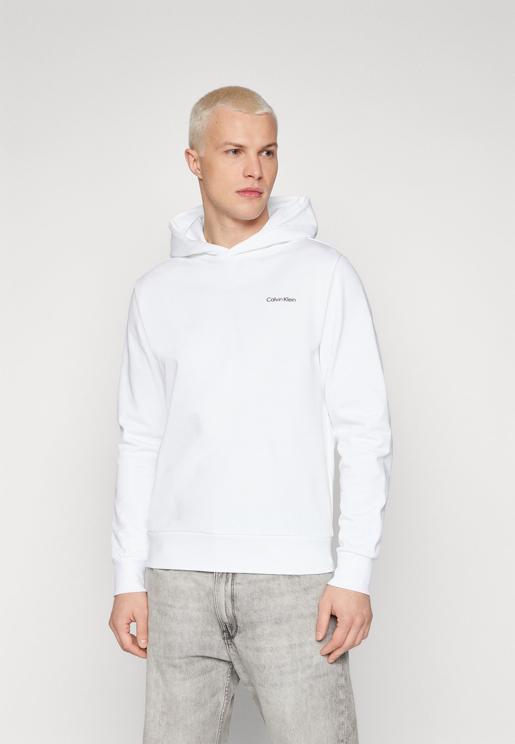 

Толстовка Angled Back Logo Hoodie Calvin Klein, цвет bright white