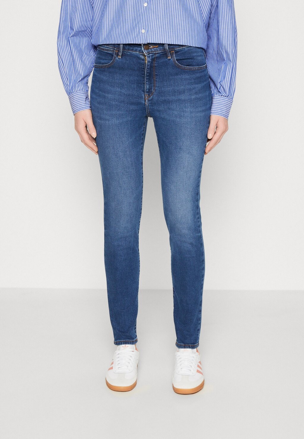 

Джинсы Skinny Fit Wrangler
