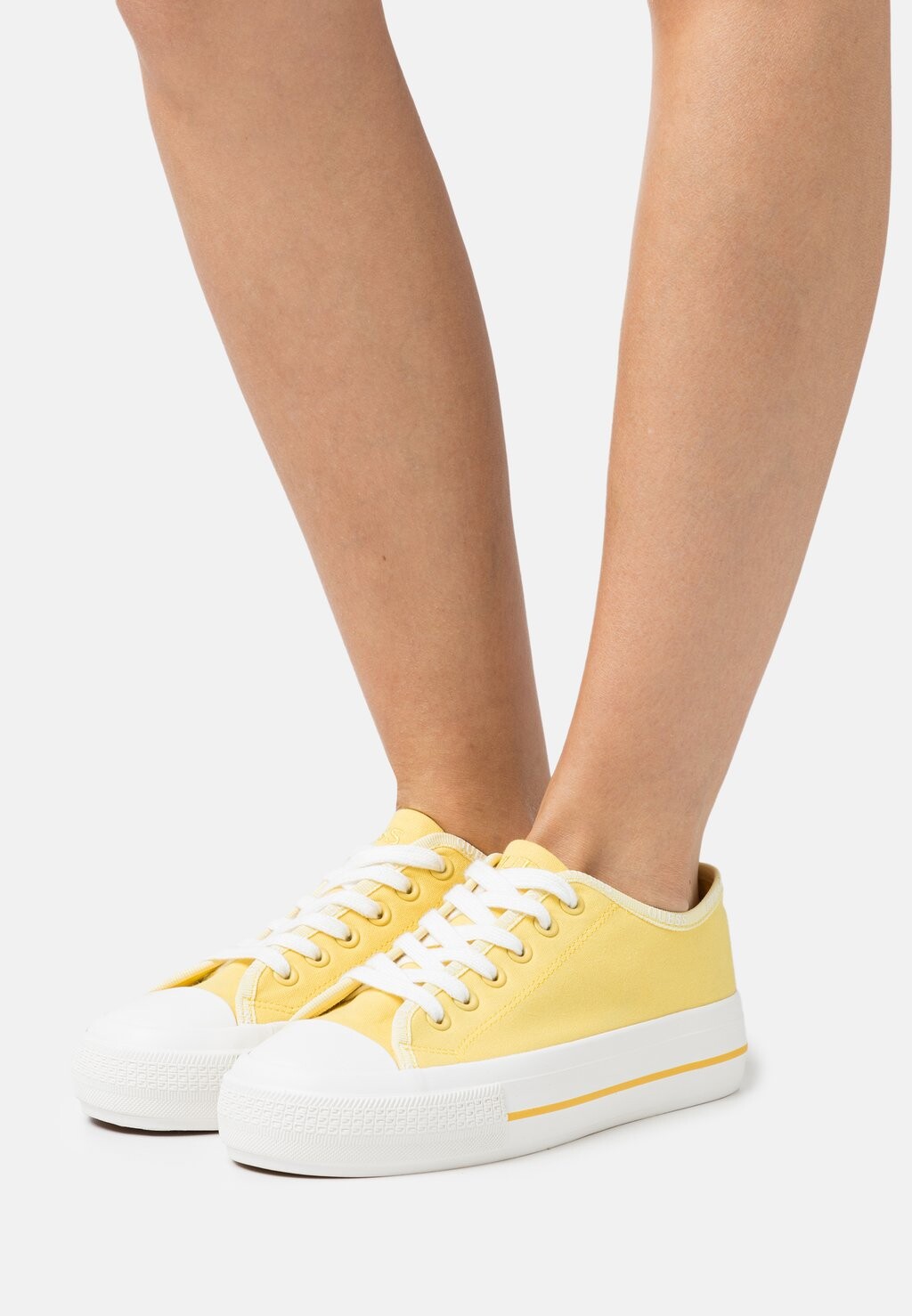 

Кроссовки Guess, желтый