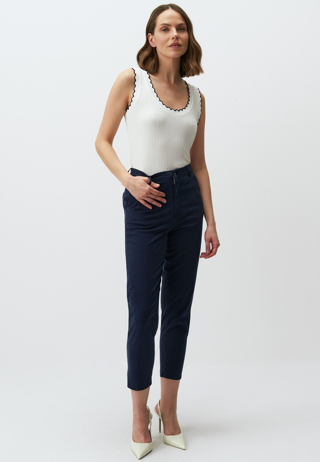 

Топ SLEEVELESS U-NECK Jimmy Key, белый
