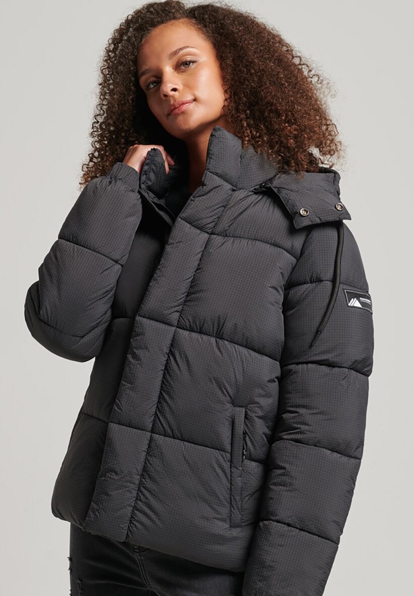 

Куртка зимняя Superdry Ripstop, черный сетка, Серый