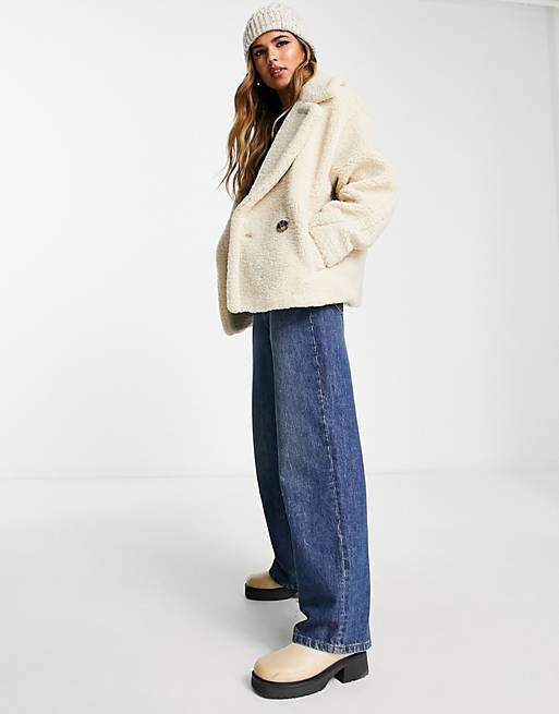 

Бежевая короткая плюшевая куртка Pull&Bear, Бежевый