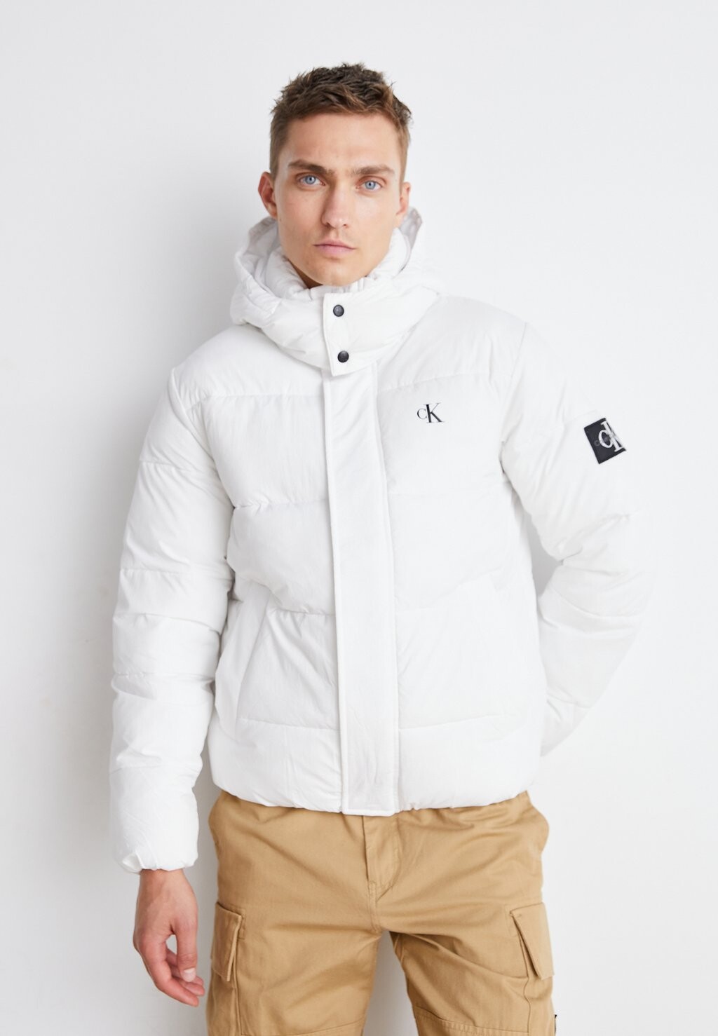 

Зимняя куртка Calvin Klein Jeans ESSENTIALS LOGO JACKET, цвет bright white