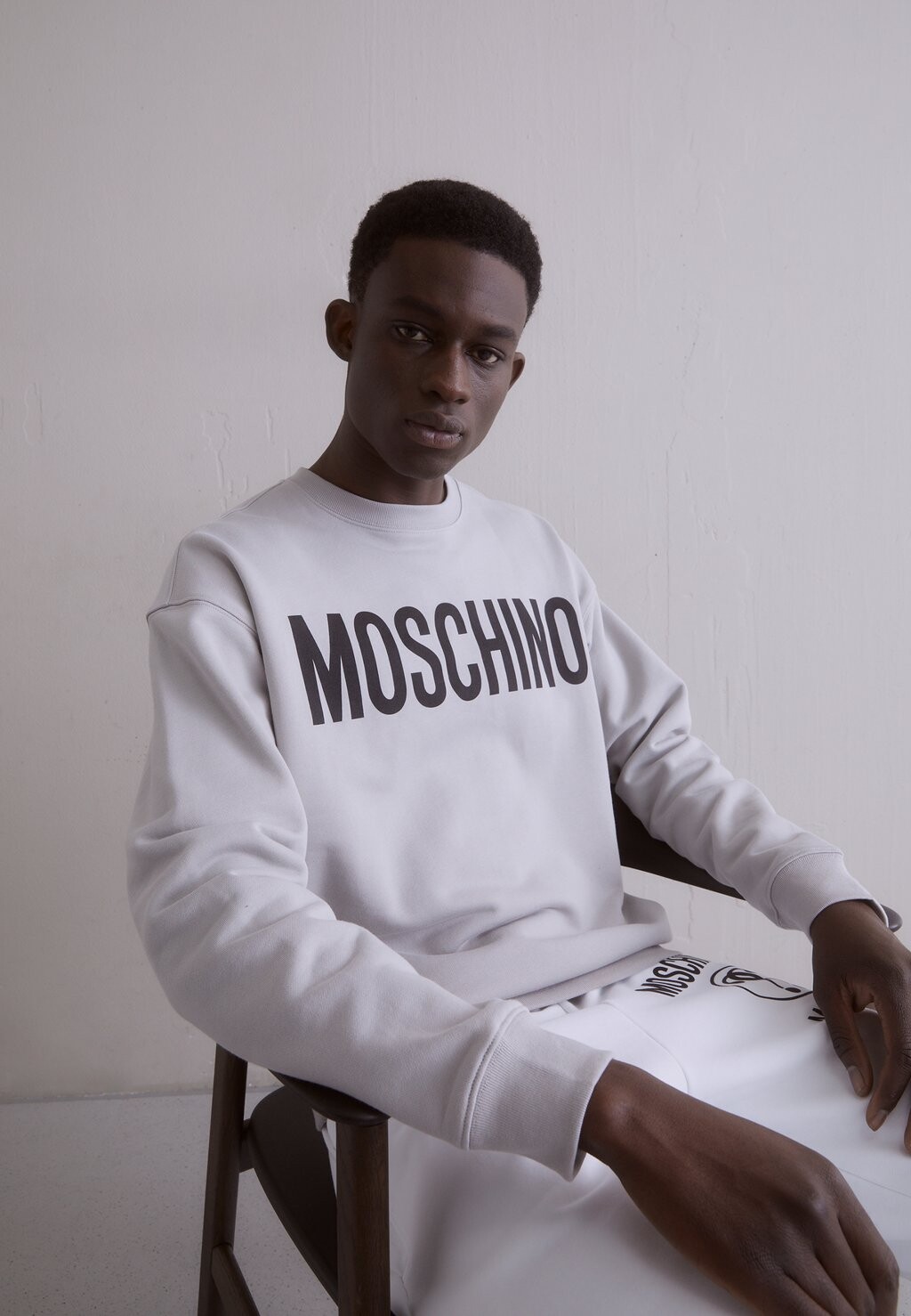 

Толстовка MOSCHINO