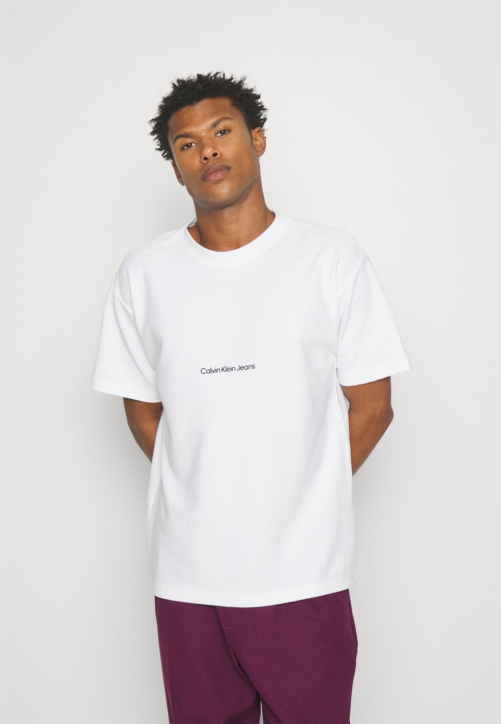 

Футболка с принтом Calvin Klein Jeans, белый