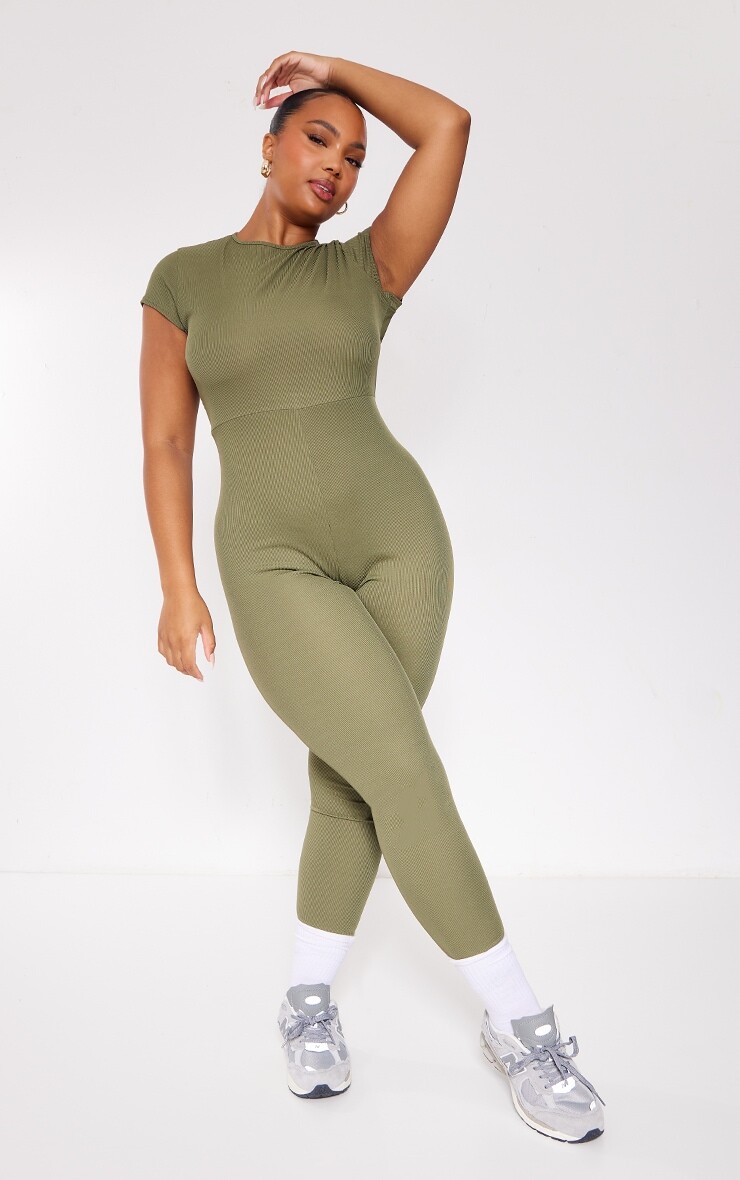 

PrettyLittleThing Плюс Хаки Комбинезон в рубчик с короткими рукавами