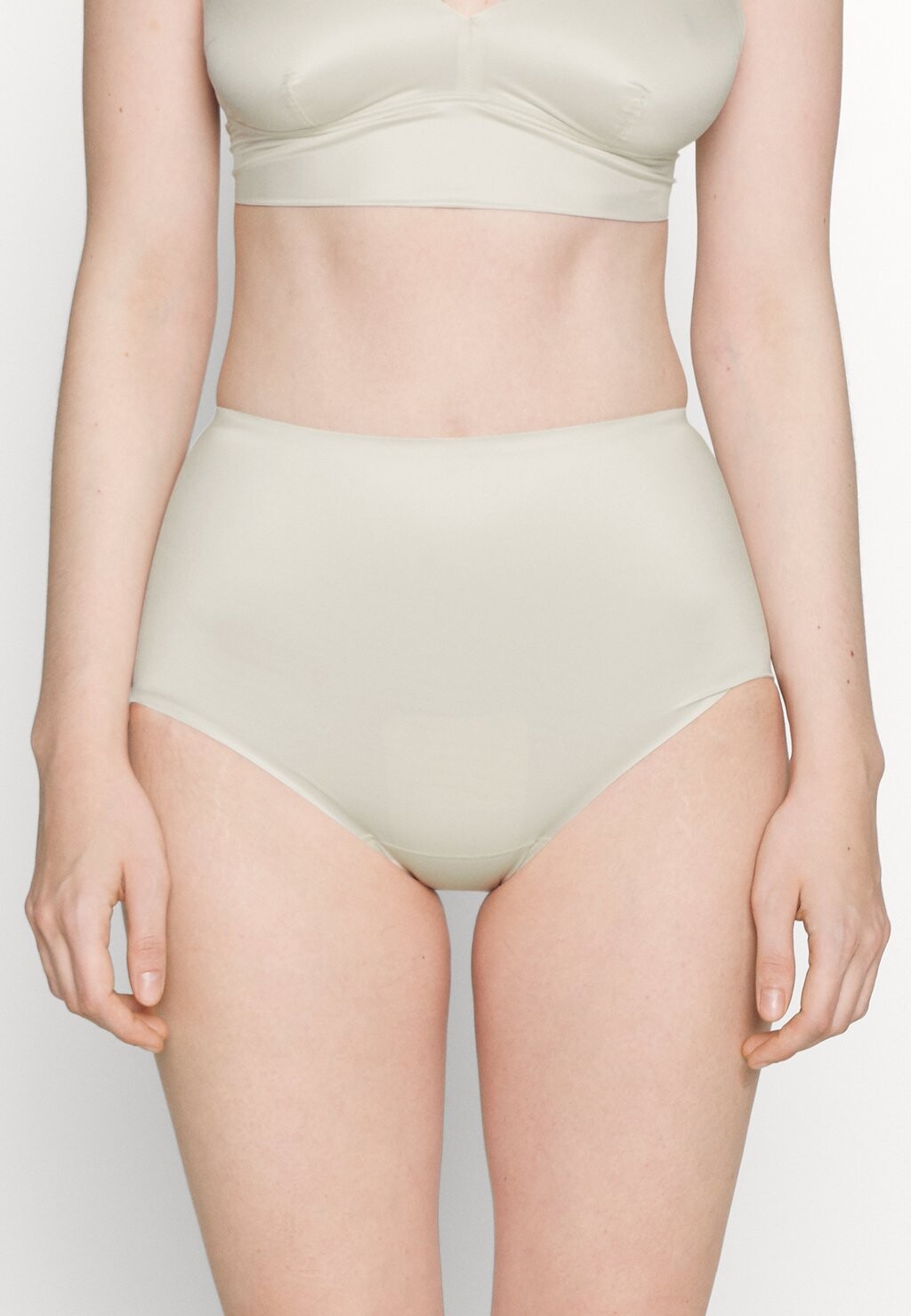 

Корректирующее белье Spanx