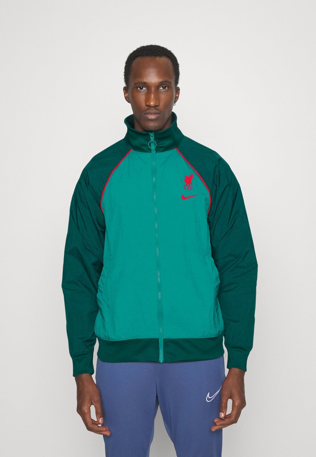 

Спортивная куртка Nike