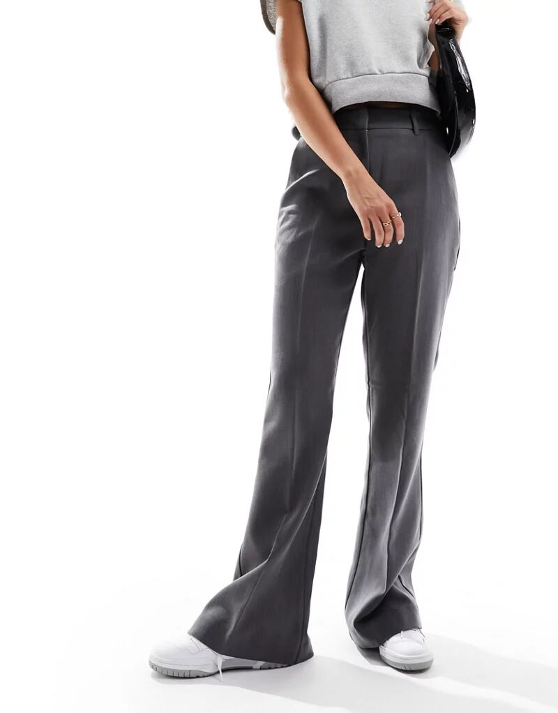 Расклешенные брюки строгого кроя Vero Moda серого меланжа среднего размера
