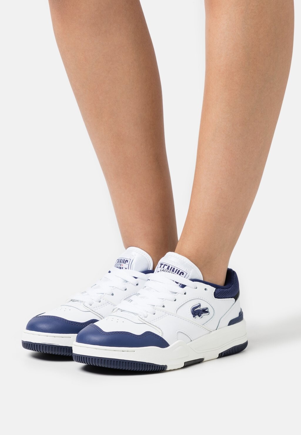 

Низкие кроссовки LINESHOT Lacoste, белый/темно-синий