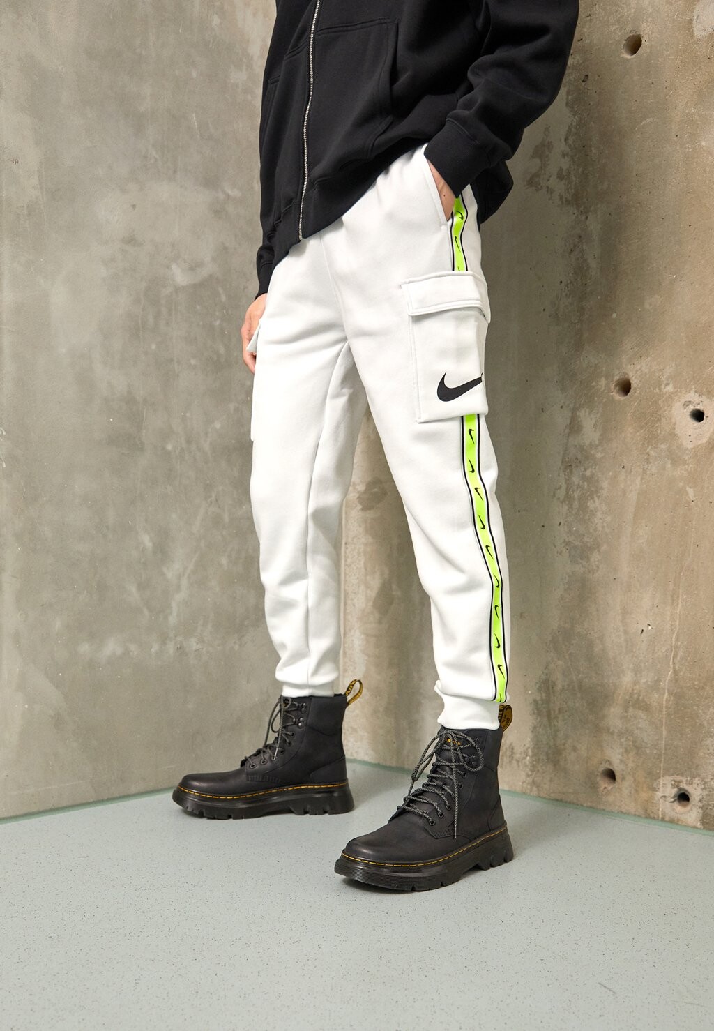 

Брюки карго M NSW REPEAT SW FLC CARGO PAN Nike Sportswear, цвет summit white