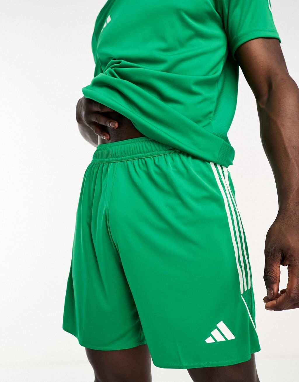 

Зеленые шорты adidas Football Tiro