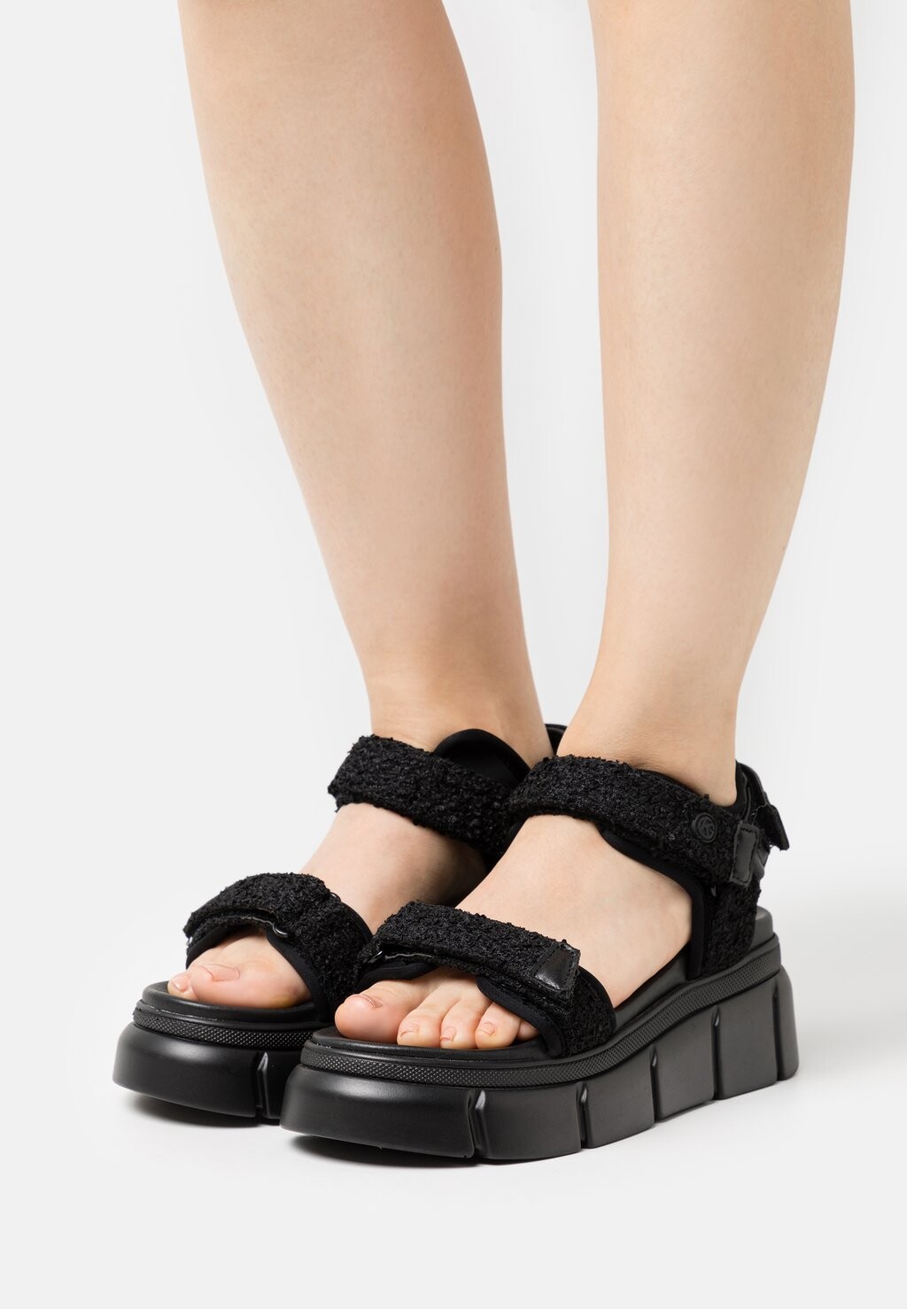 

Босоножки на танкетке KG Kurt Geiger, черный