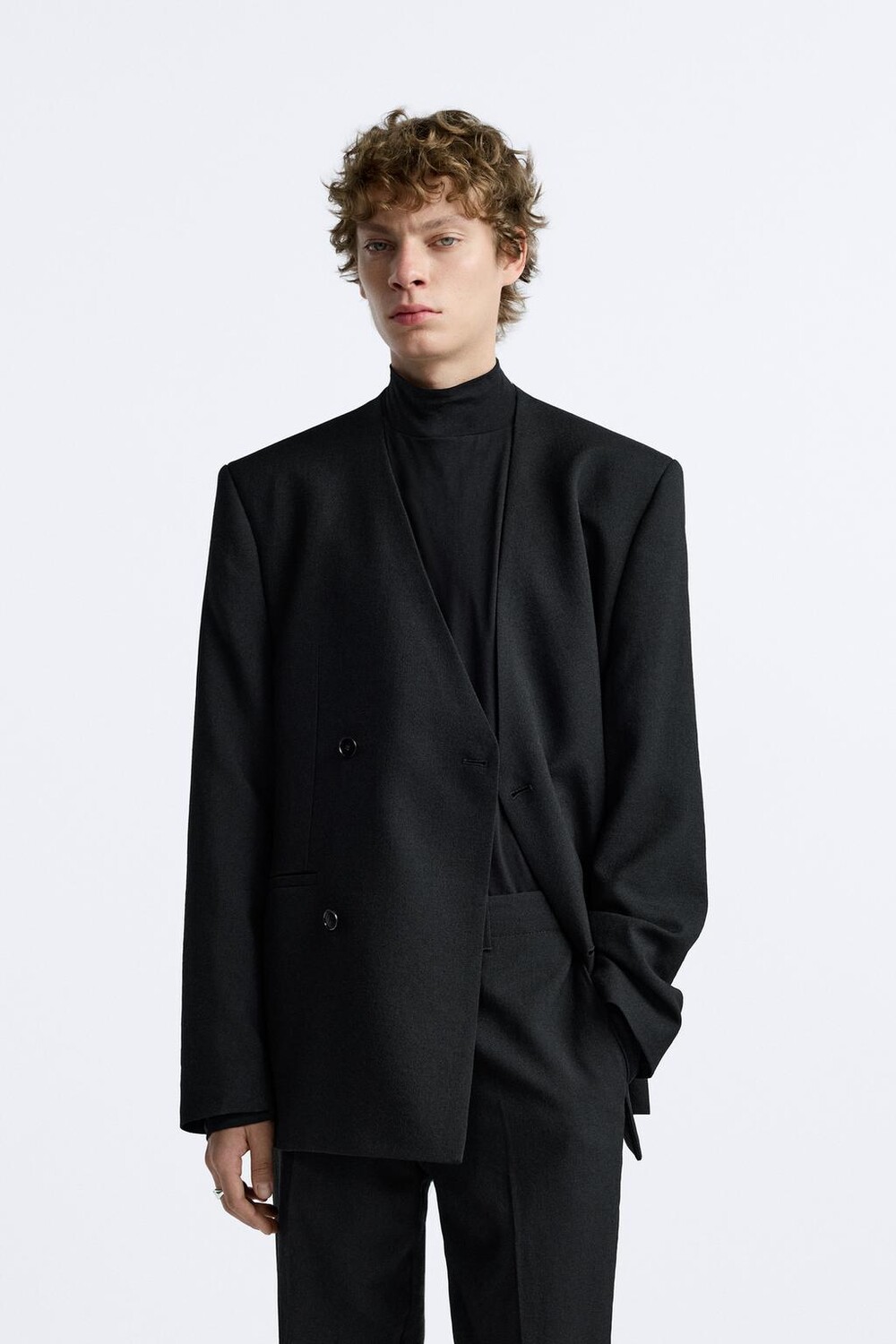 

Двубортный костюмный пиджак из 100% шерсти ZARA, черный