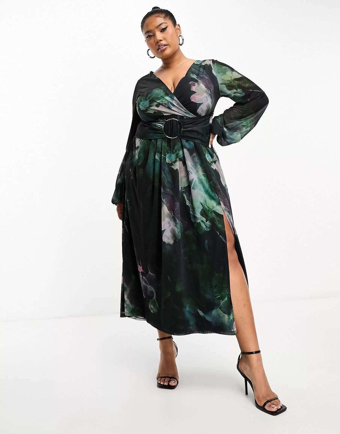 

Платье миди с глубоким вырезом ASOS Curve с размытым зеленым цветочным принтом
