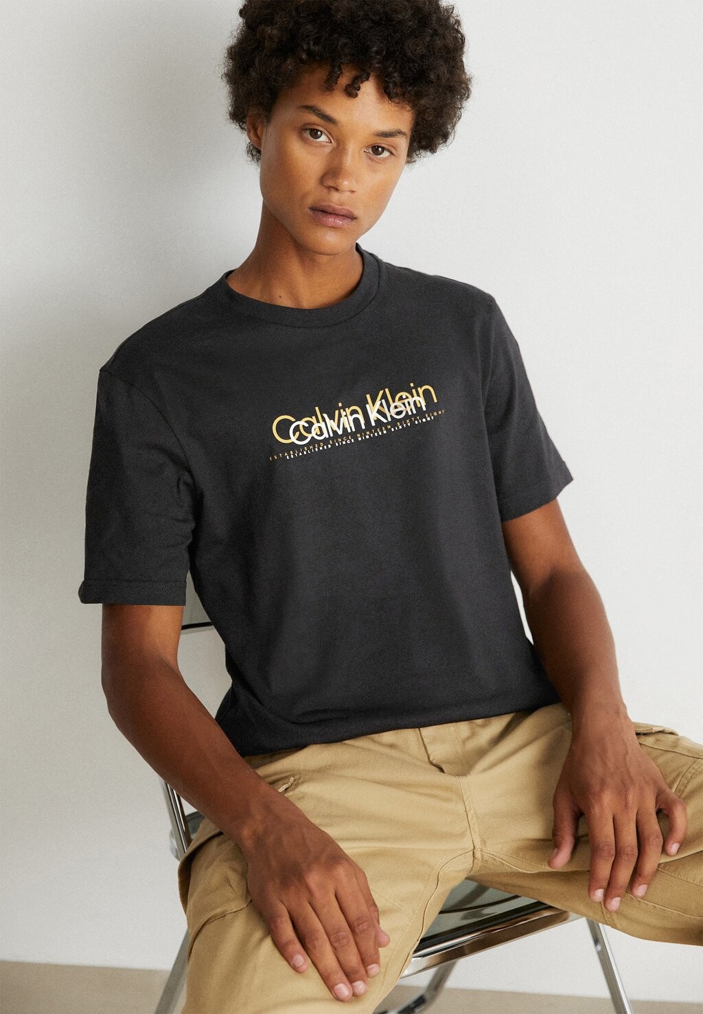 

Футболка с принтом Calvin Klein, черный
