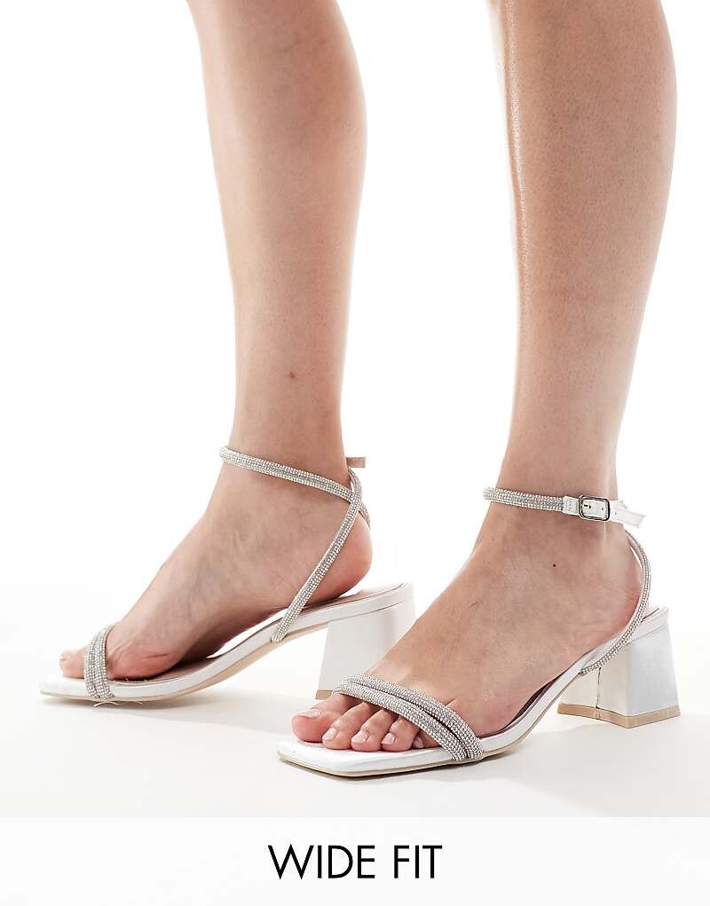 

Be Mine Wide Fit Bridal - Chaya - Босоножки цвета слоновой кости на низком каблуке с декоративными ремешками