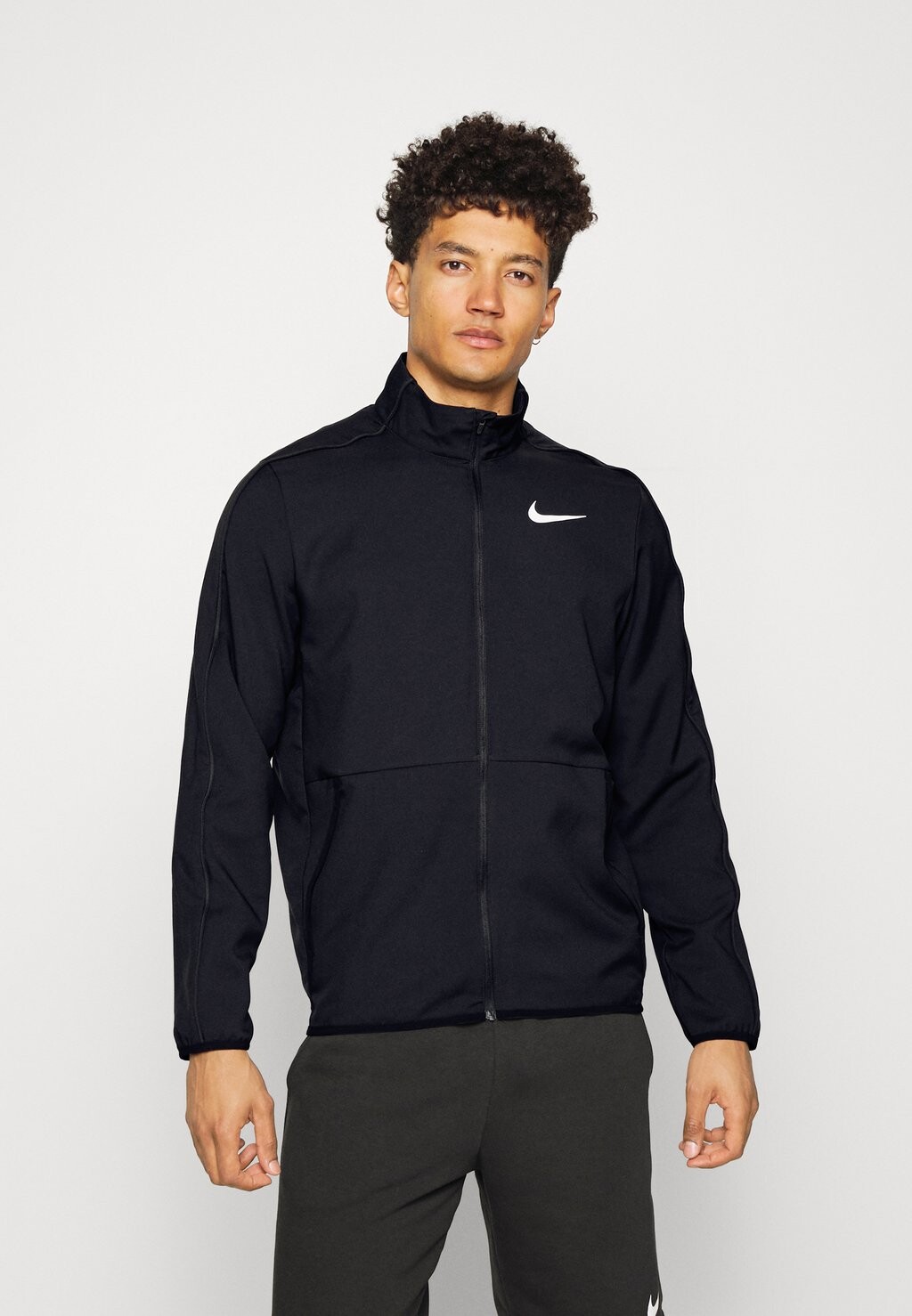 

Куртка спортивная Nike