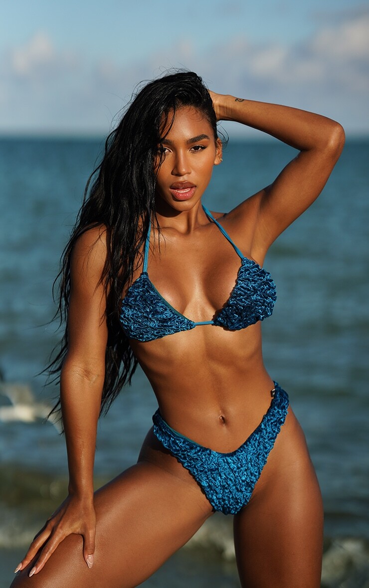 

PrettyLittleThing Синие текстурированные плавки бикини со сборками