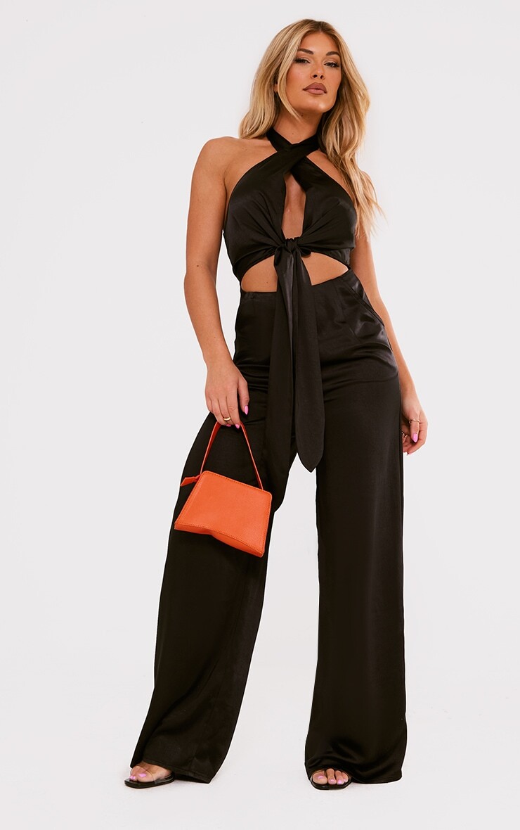 

PrettyLittleThing Черный атласный комбинезон с завязками и вырезами через шею